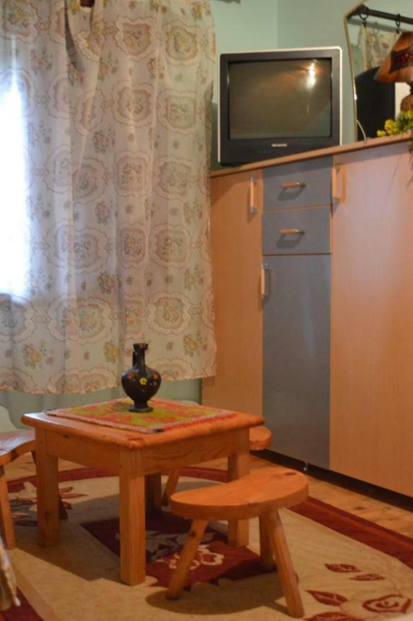 Mystic Forest Hostel Mitrovac Exterior photo
